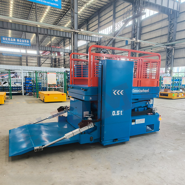 多功能大飞机检修用全向车