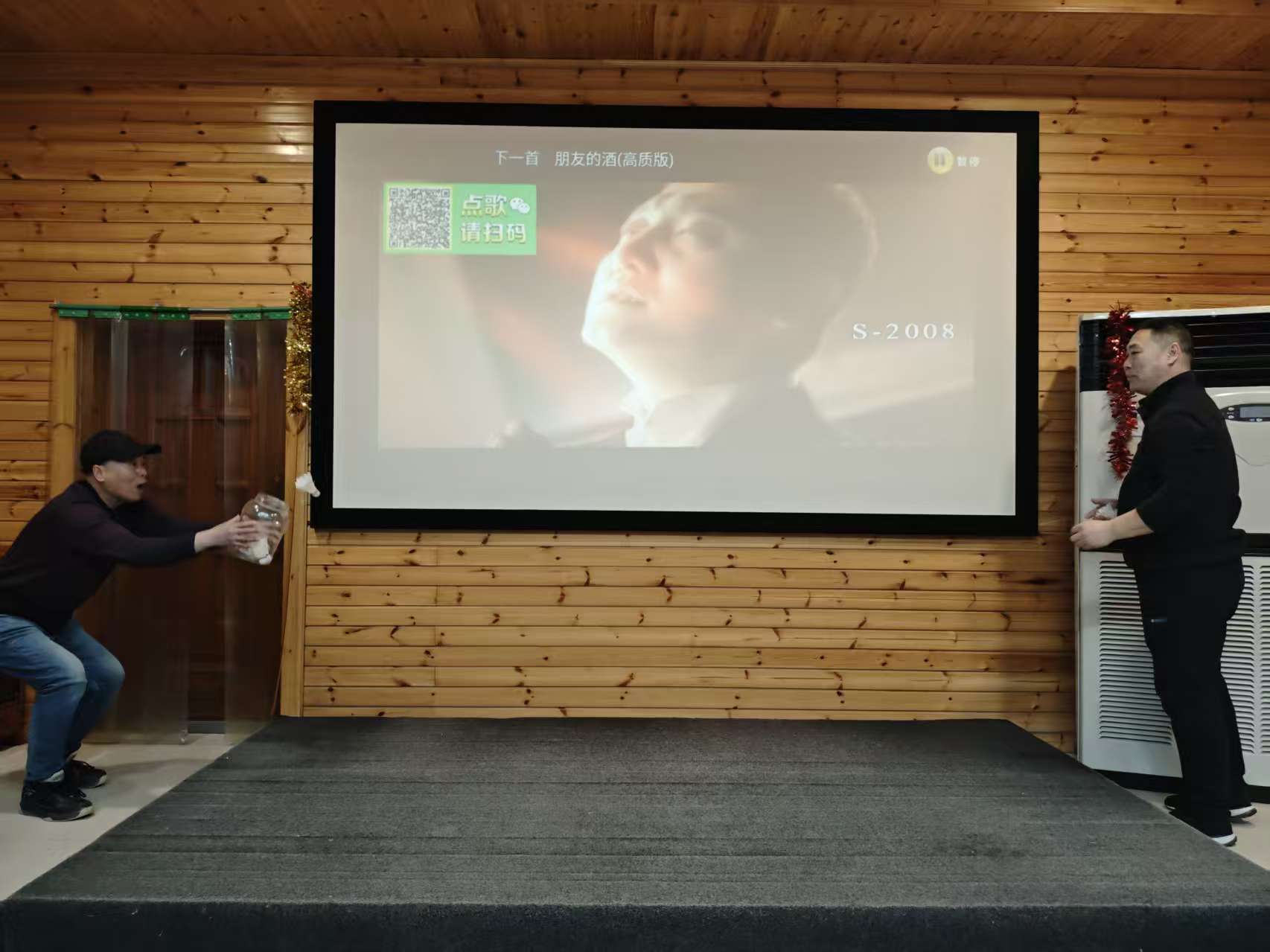 c7eb27d8e5deb8efce8f359328a95a40