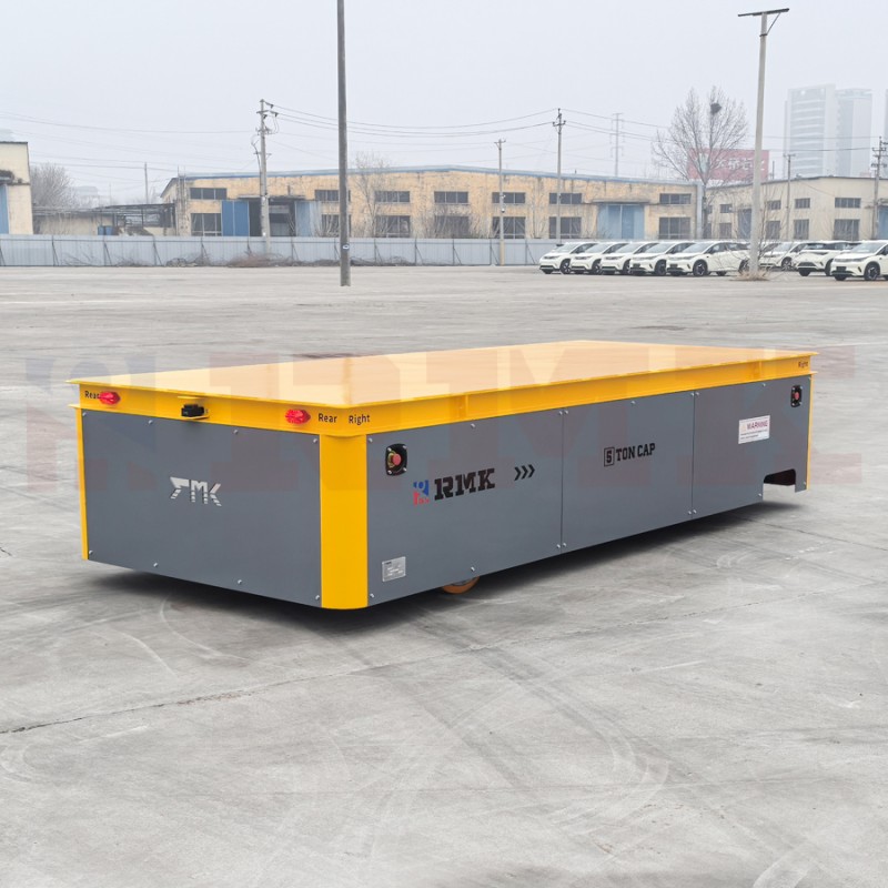 5吨差速转向无轨车