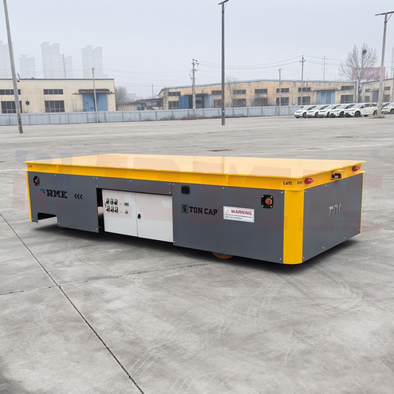 5吨差速转向无轨车