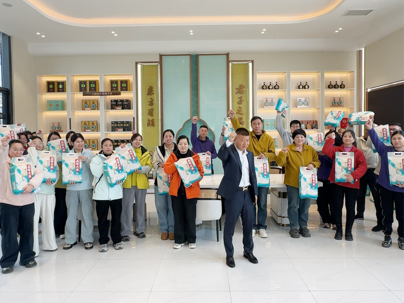 暖心福利，感恩同行