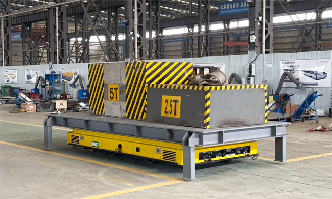 ▲睿迈科8T举升AGV ▲睿迈科8T举升AGV