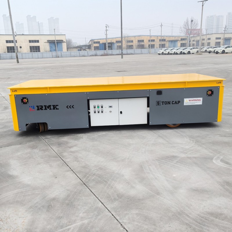 5吨差速转向无轨车