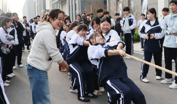 一根绳，一条心！我校学生组拔河比赛超燃收官！