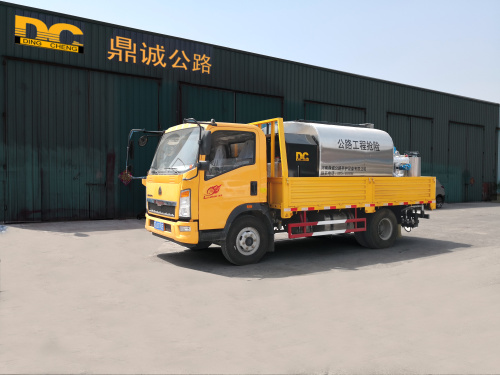 DCLS0545GLQ 5T全智能蓝牌洒布车