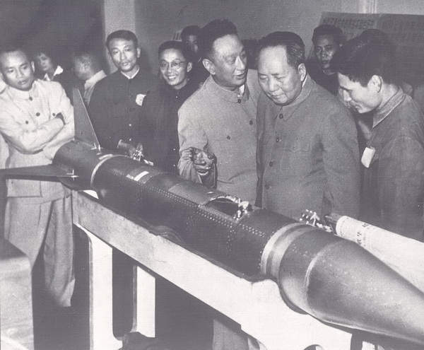 1960年2月19日，中国自行设计制造的试验型液体燃料探空火箭首次发射成功
