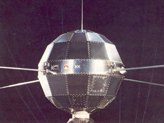 1970年4月,“东方红一号”—中国首颗人造卫星成功研制并发射