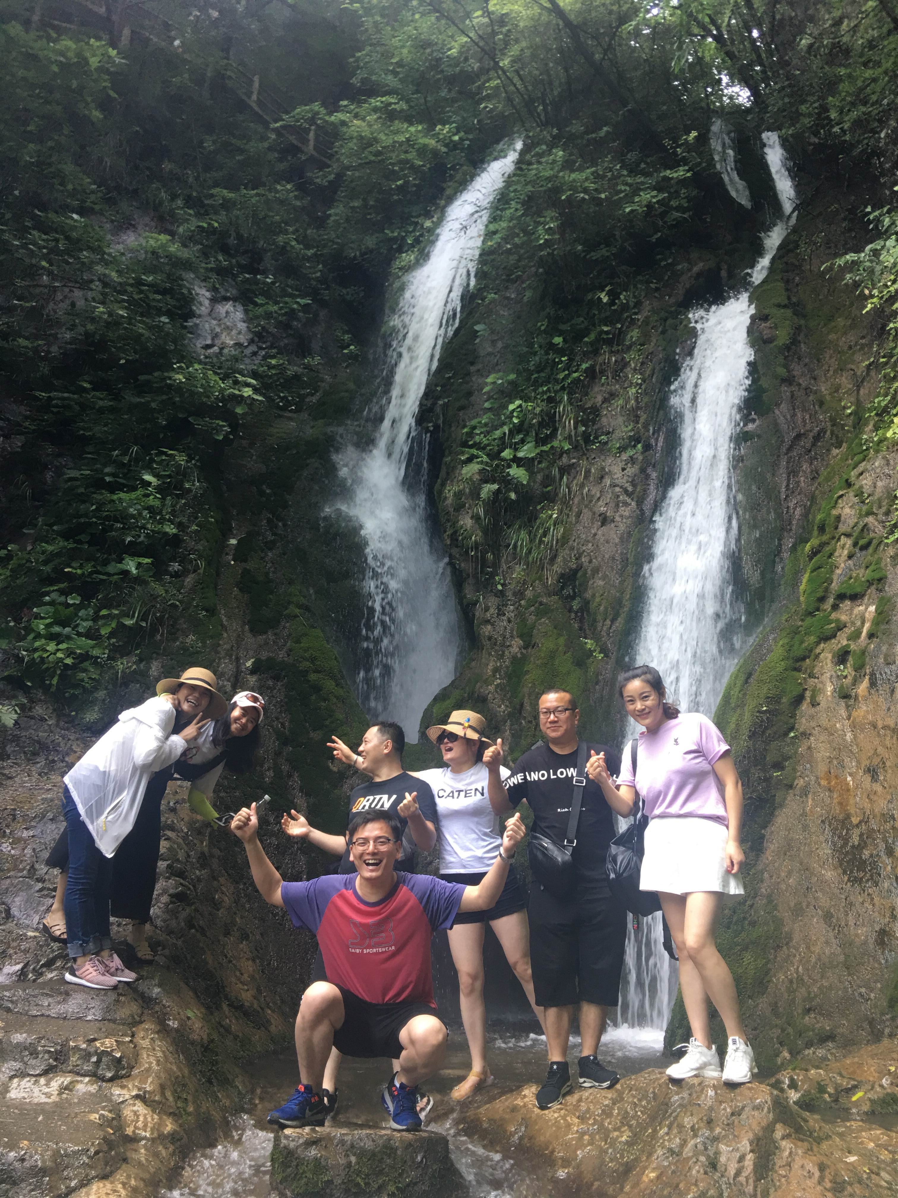 瀑布合照1.jpg