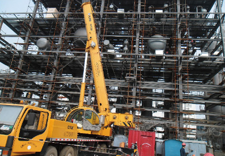 鋼結(jié)構(gòu)安裝施工現(xiàn)場(chǎng)