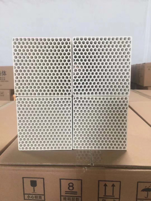 蓄热体