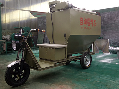 电动喂料车