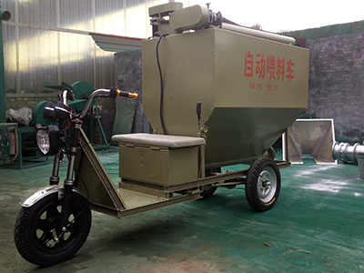 电动喂料车