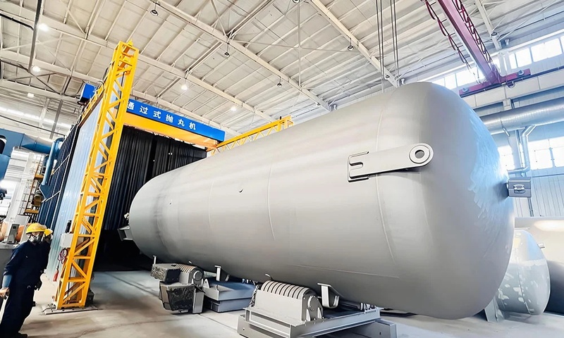 Through-feed shot blasting machine