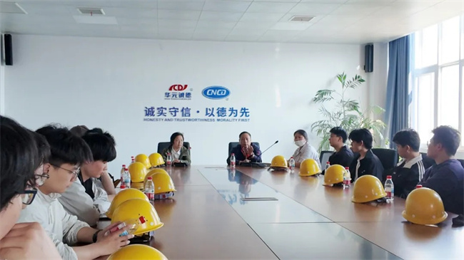 行政副總現(xiàn)場解答學(xué)生疑問