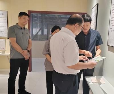 延津县委书记李泽宙走访参观中耐新型材料研发基地