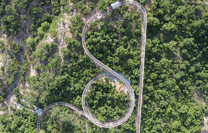 管轨式滑道