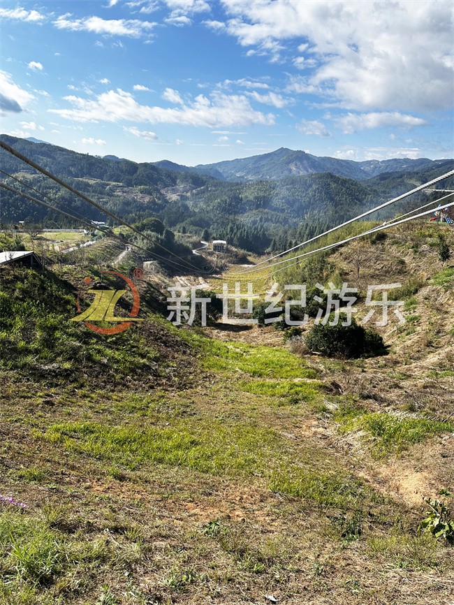 新世纪游乐-滑索项目实拍 新世纪游乐-滑索项目实拍