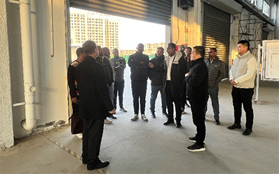 新乡市豫峰厢式挂车车辆有限公司与新乡市经开区政府共同接待埃塞俄比亚考察团