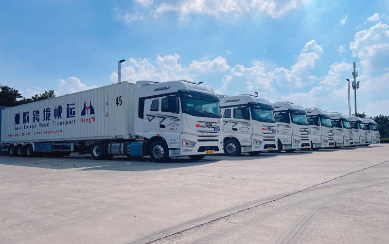 Co-Creating a New Chapter for TIR｜Yufeng and Hongyi Complete Strategic Signing and Delivery Ceremony
