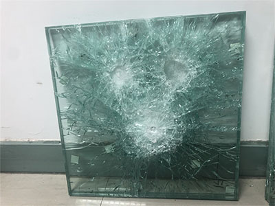 防弹玻璃